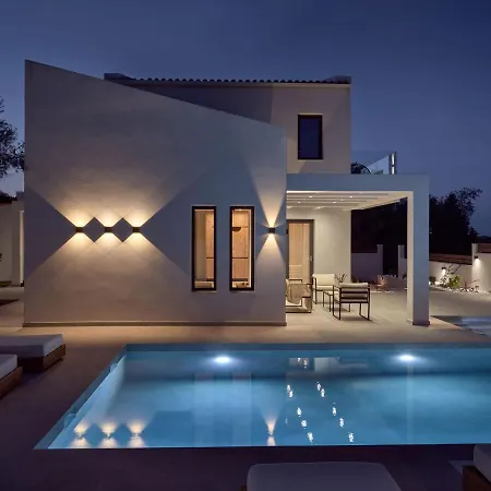 Estelle Villa, A Flamboyant Escape With Pool, By Thinkvilla Вилла Romirion